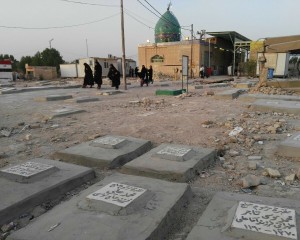 قبرستان وادي السلام - ماه رمضان سال ١٣٩٥ خورشيدي قبل از هموار سازي سطح نزديك حرم حضرات هود و صالح